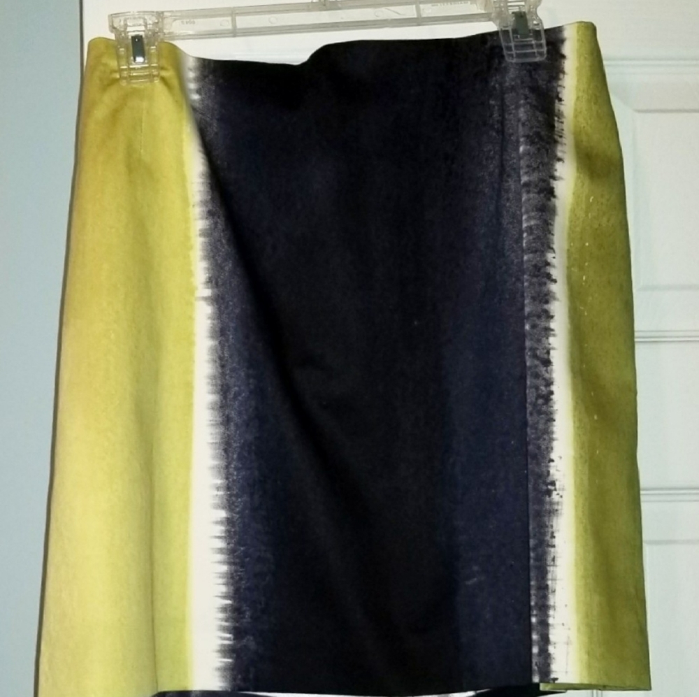 Business or business casual skirt.